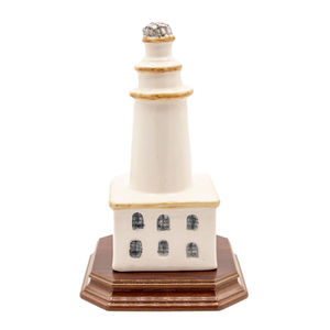 TROFEO FAROLA CERAMICA PEANA MADERA Y PLACA GRABADA